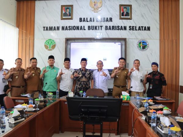 Rapat Koordinasi Bersama TNBBS, Pemkab Pesisir Barat Upayakan Buka Keterisoliran Empat Pekon Way Haru Konservasi Rapat Koordinasi Bersama TNBBS, Pemkab Pesisir Barat Upayakan Buka Keterisoliran Empat Pekon Way Haru Konservasi