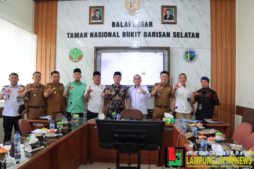 Rapat Koordinasi Bersama TNBBS, Pemkab Pesisir Barat Upayakan Buka Keterisoliran Empat Pekon Way Haru Konservasi Rapat Koordinasi Bersama TNBBS, Pemkab Pesisir Barat Upayakan Buka Keterisoliran Empat Pekon Way Haru Konservasi