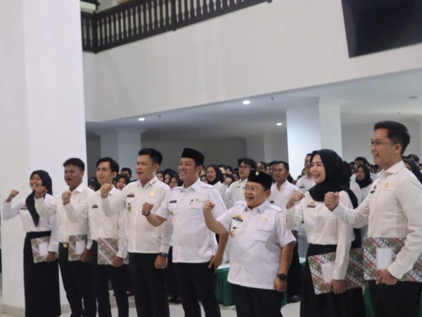 Bupati Dedi Irawan Lantik 503 CPNS Hasil Seleksi Tahun 2024 Bupati Dedi Irawan Lantik 503 CPNS Hasil Seleksi Tahun 2024