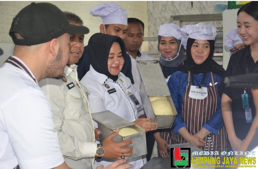 Dirkeswat dan Dirtekforma Ditjen Pemasyarakatan Tinjau Pelatihan Roti untuk Pegawai dan Warga Binaan Lapas Kelas IIB Salemba Dirkeswat dan Dirtekforma Ditjen Pemasyarakatan Tinjau Pelatihan Roti untuk Pegawai dan Warga Binaan Lapas Kelas IIB Salemba