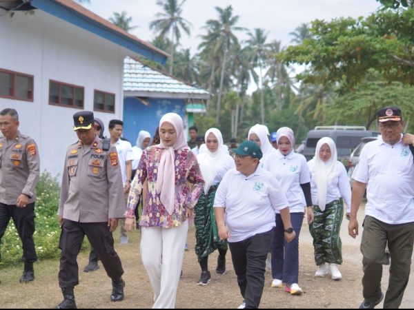 Disambut Wakil Bupati Irawan Topani, Wagub Jihan Tinjau Gelaran Kruo Pro Di Tanjung Setia Disambut Wakil Bupati Irawan Topani, Wagub Jihan Tinjau Gelaran Kruo Pro Di Tanjung Setia