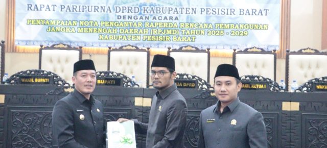 Bupati Dedi Irawan Hadiri Rapat Paripurna Penyampaian Nota Keuangan Ranperda Pertanggung Jawaban Pelaksanaan APBD Tahun 2024