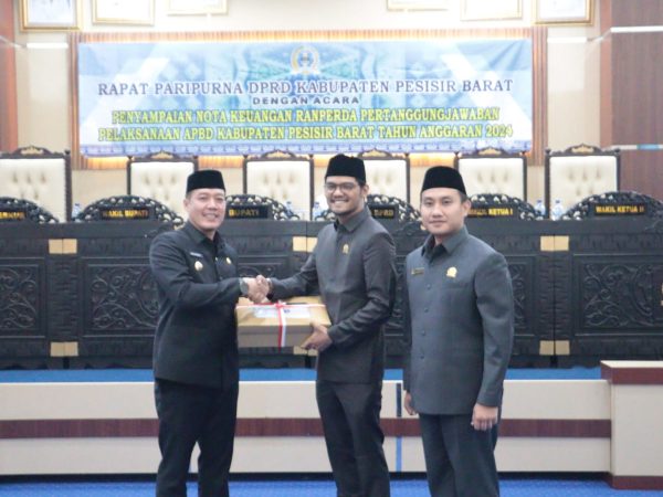 Bupati Dedi Irawan Sampaikan Rancangan Perda Tentang RPJMD Tahun 2025-2029 Kepada DPRD Pesibar Bupati Dedi Irawan Sampaikan Rancangan Perda Tentang RPJMD Tahun 2025-2029 Kepada DPRD Pesibar