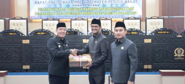 Bupati Dedi Irawan Sampaikan Rancangan Perda Tentang RPJMD Tahun 2025-2029 Kepada DPRD Pesibar Bupati Dedi Irawan Sampaikan Rancangan Perda Tentang RPJMD Tahun 2025-2029 Kepada DPRD Pesibar