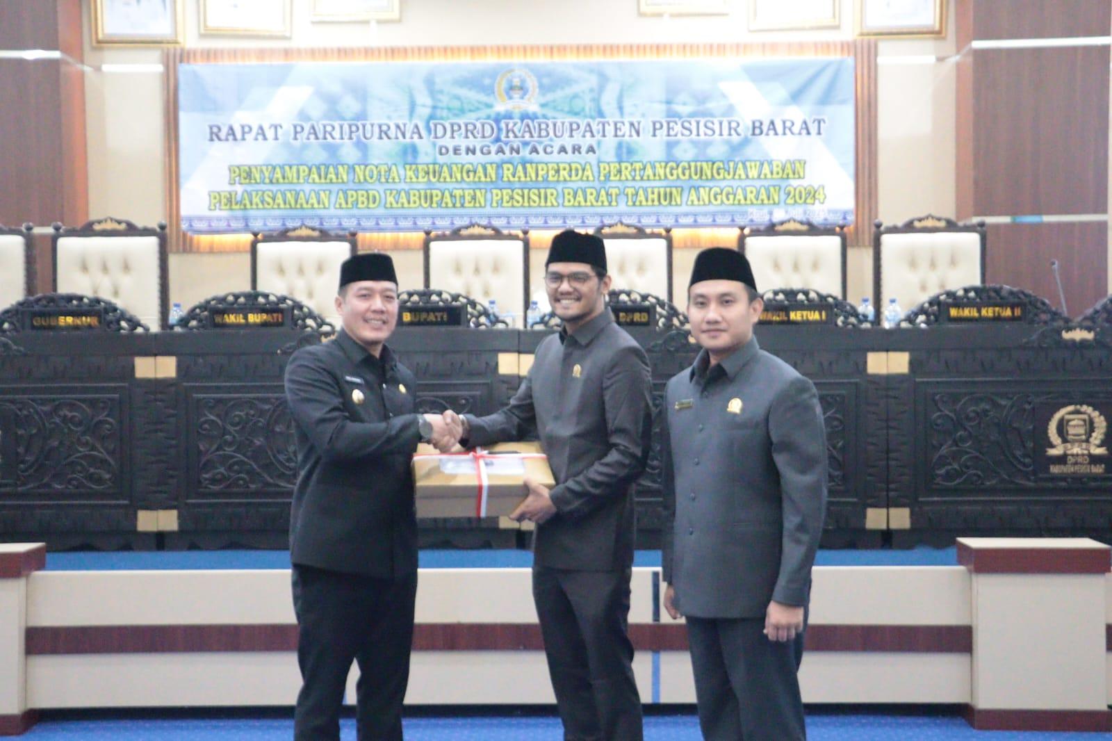 Bupati Dedi Irawan Sampaikan Rancangan Perda Tentang RPJMD Tahun 2025-2029 Kepada DPRD Pesibar Bupati Dedi Irawan Sampaikan Rancangan Perda Tentang RPJMD Tahun 2025-2029 Kepada DPRD Pesibar