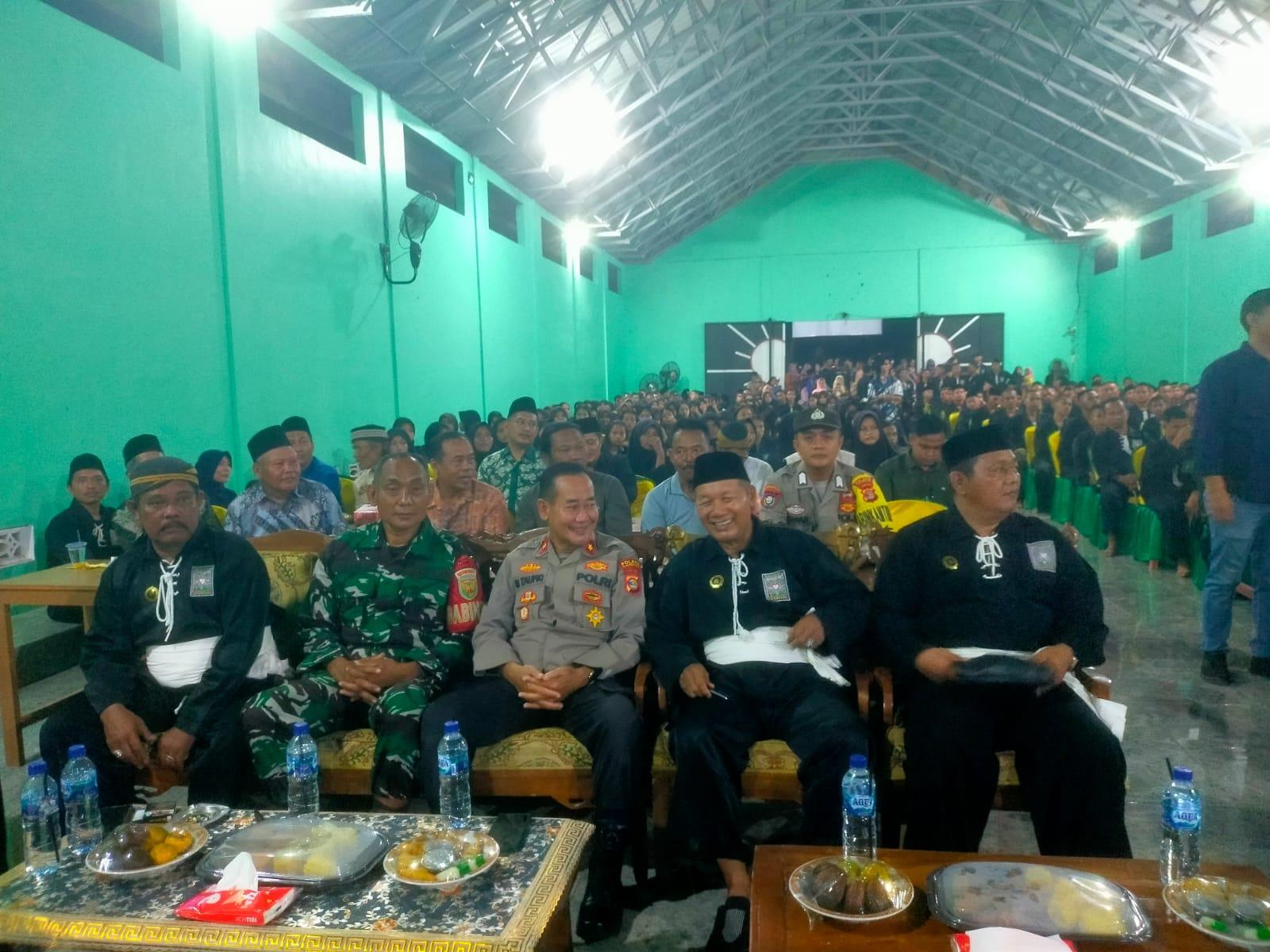 Polsek Tulang Bawang Tengah Lakukan Pengamanan Pada Kegiatan Pengesahan Warga PSHT di Gedung PSHT Tiyuh Candra Mukti Polsek Tulang Bawang Tengah Lakukan Pengamanan Pada Kegiatan Pengesahan Warga PSHT di Gedung PSHT Tiyuh Candra Mukti