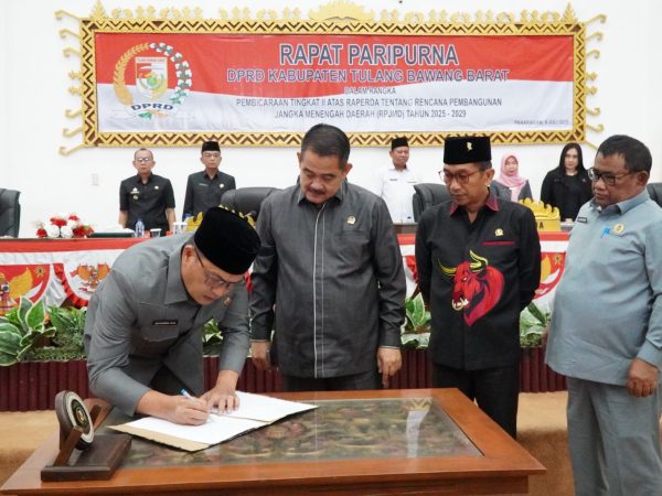 Rapat Paripurna Persetujuan RPJMD Bupati Tubaba sebut; Sebagai Acuan Dalam Mewujudkan Pembagunan Yang Merata Rapat Paripurna Persetujuan RPJMD Bupati Tubaba sebut; Sebagai Acuan Dalam Mewujudkan Pembagunan Yang Merata