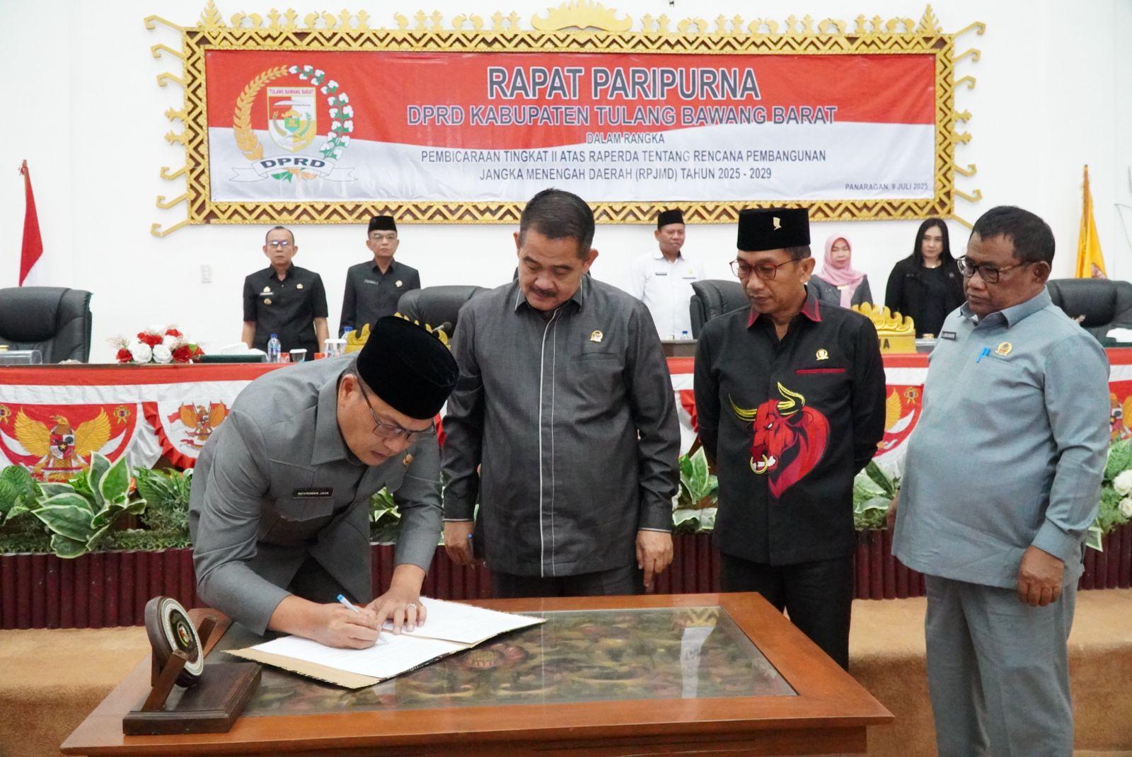 Rapat Paripurna Persetujuan RPJMD Bupati Tubaba sebut; Sebagai Acuan Dalam Mewujudkan Pembagunan Yang Merata Rapat Paripurna Persetujuan RPJMD Bupati Tubaba sebut; Sebagai Acuan Dalam Mewujudkan Pembagunan Yang Merata