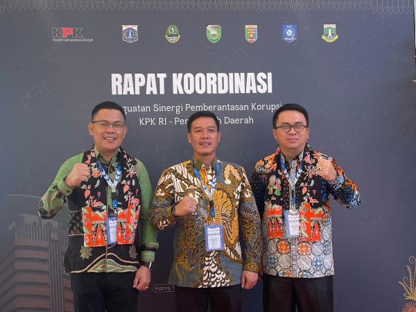 Ikuti Rapat Koordinasi Bersama KPK RI, Bupati Dedi Irawan Berharap Pelayanan Dapat Berjalan Sesuai Dengan Prinsip Transparansi dan Akuntabilitas Ikuti Rapat Koordinasi Bersama KPK RI, Bupati Dedi Irawan Berharap Pelayanan Dapat Berjalan Sesuai Dengan Prinsip Transparansi dan Akuntabilitas