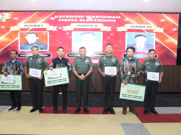 Kodim 0422/Lampung Barat Raih Penghargaan Lomba Karya Jurnalistik TMMD ke-124 TA 2025 Kodim 0422/Lampung Barat Raih Penghargaan Lomba Karya Jurnalistik TMMD ke-124 TA 2025
