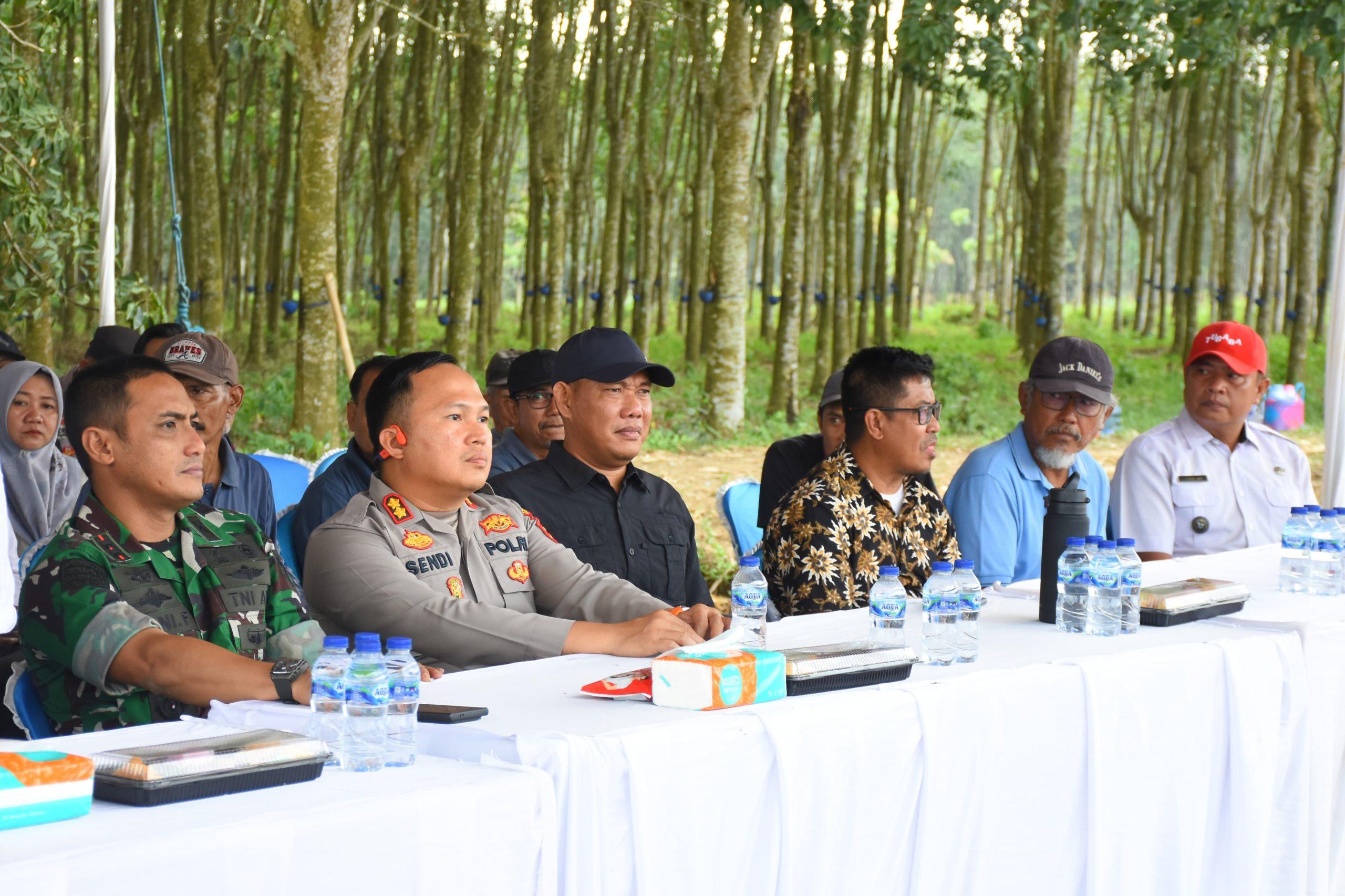 Jajaran Polres Tulang Bawang Barat Tanam Jagung Serentak Dukung Swasembada Pangan 2025 Kuartal III