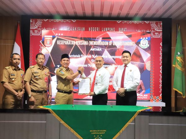 Gandeng Kejaksaan Negeri, Pemkab Lampung Barat Siap Tangani Hukum Perdata dan Tata Usaha Negara Gandeng Kejaksaan Negeri, Pemkab Lampung Barat Siap Tangani Hukum Perdata dan Tata Usaha Negara