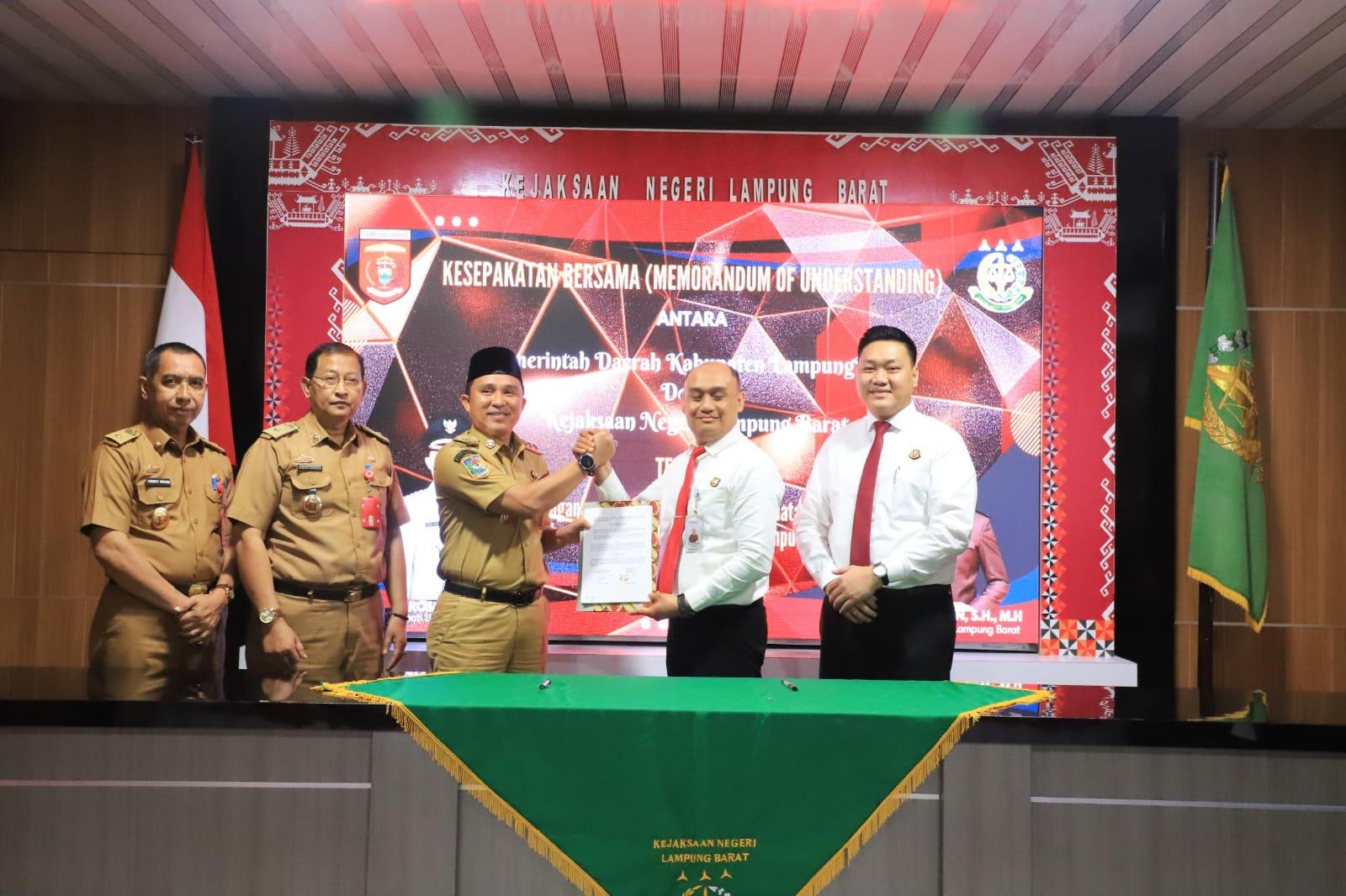 Gandeng Kejaksaan Negeri, Pemkab Lampung Barat Siap Tangani Hukum Perdata dan Tata Usaha Negara Gandeng Kejaksaan Negeri, Pemkab Lampung Barat Siap Tangani Hukum Perdata dan Tata Usaha Negara