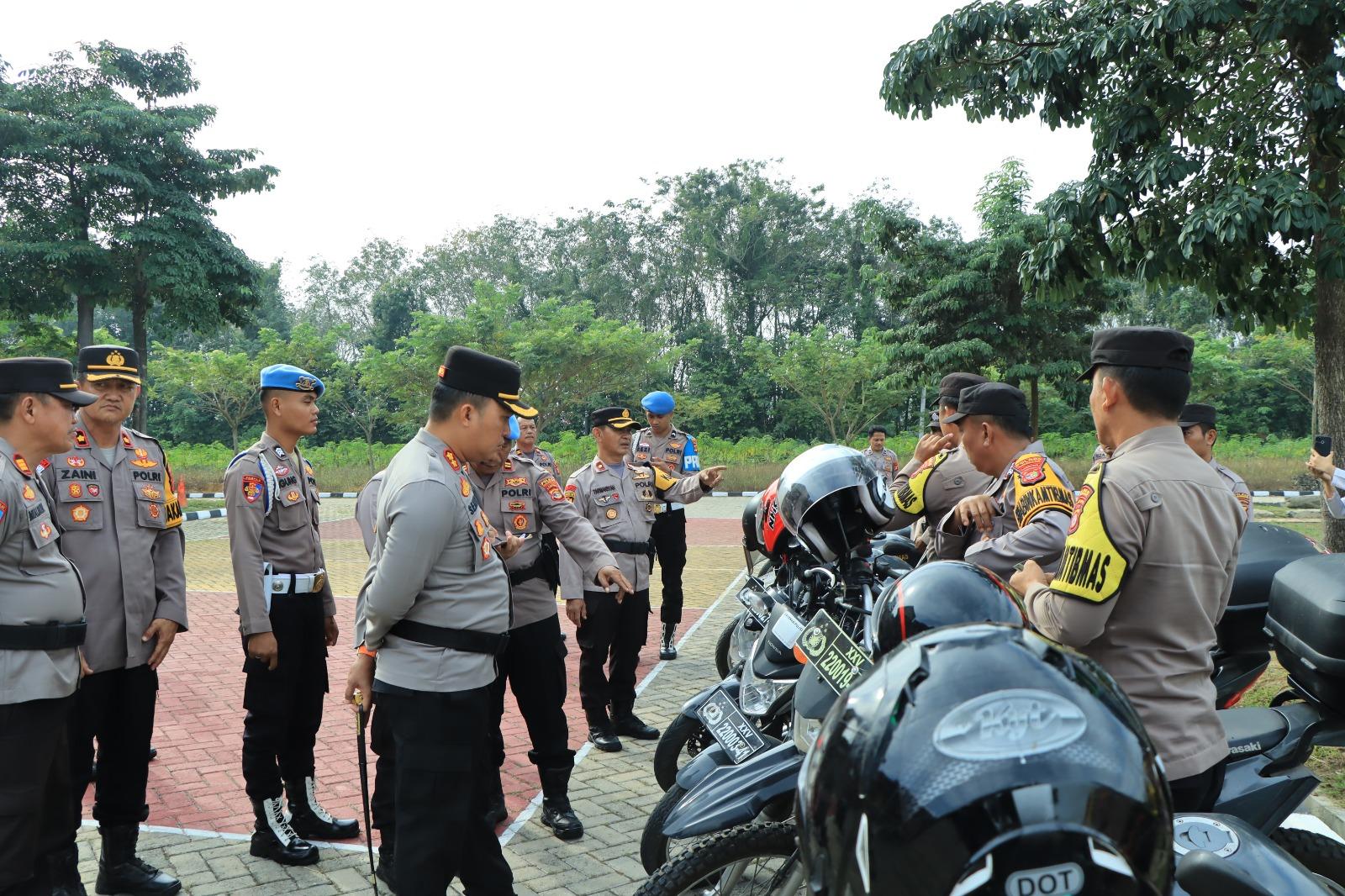 Pastikan Kesiapsiagaan Personil, Kapolres Tulang Bawang Barat Laksanakan Pengecekan Randis dan Senpi Pastikan Kesiapsiagaan Personil, Kapolres Tulang Bawang Barat Laksanakan Pengecekan Randis dan Senpi
