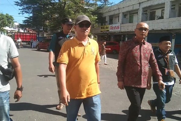 Bersama Kadishub, Ketua DPC PWRI Lampura Tinjau Pasar Dekon Respon Keluhan Pedagang