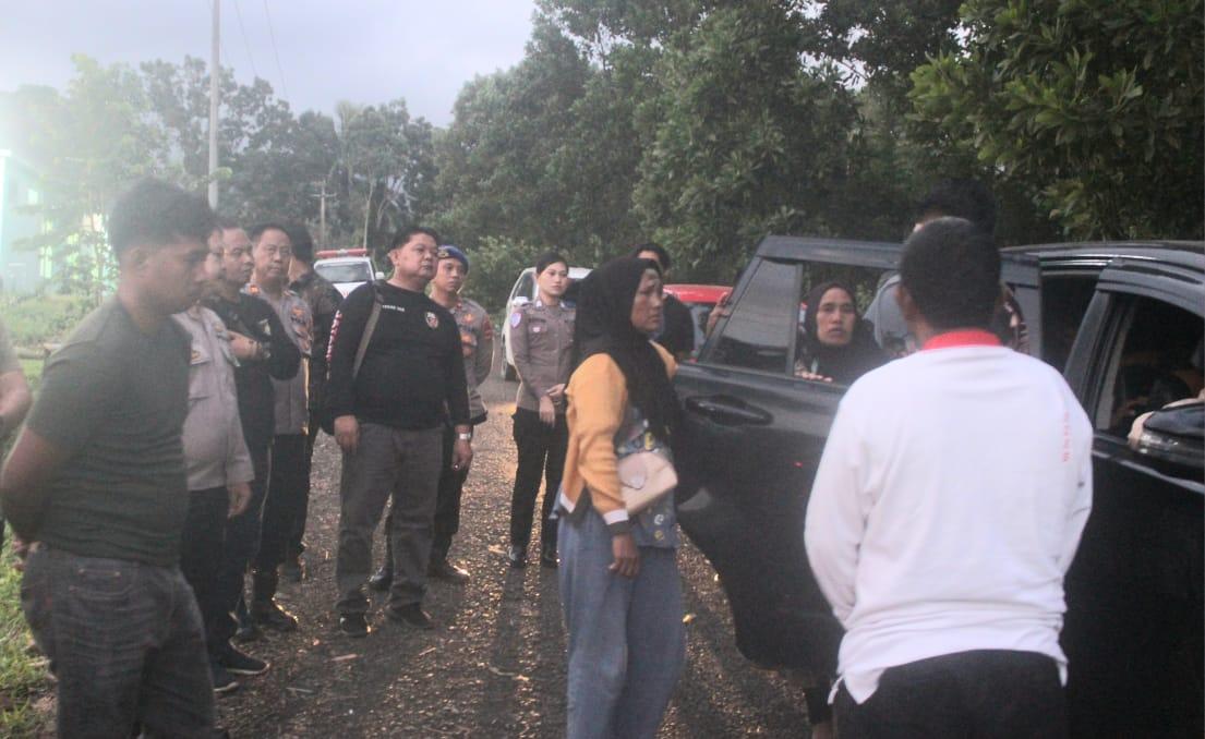 Yakin Jenazah Tanpa Kepala di Limau Adalah Anaknya, Warga Jakarta Ucapkan Terima Kasih ke Polres Tanggamus, Polda Lampung dan Masyarakat Yakin Jenazah Tanpa Kepala di Limau Adalah Anaknya, Warga Jakarta Ucapkan Terima Kasih ke Polres Tanggamus, Polda Lampung dan Masyarakat