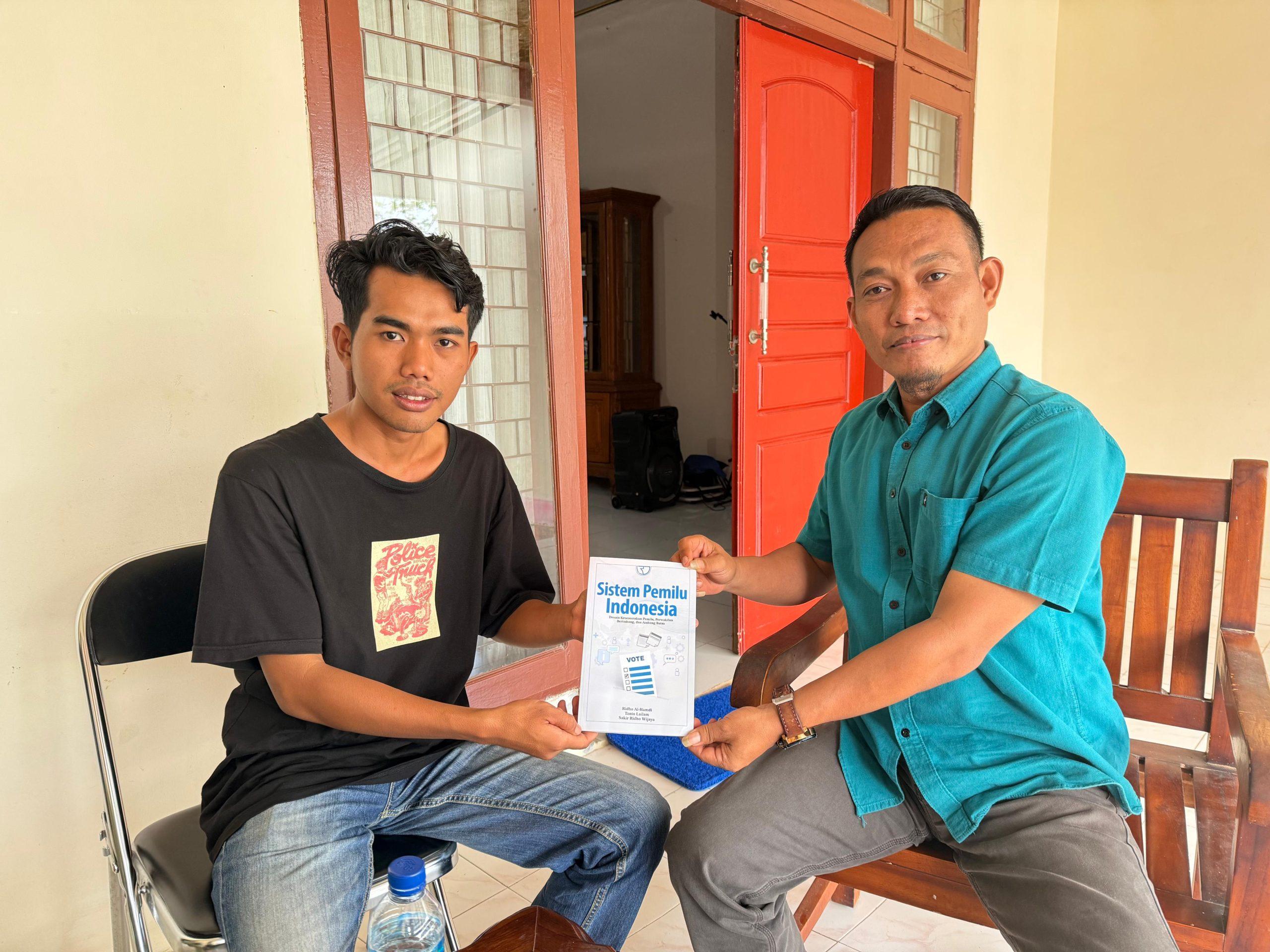 Kepala Bidang Politik Dalam Negeri dan Organisasi Kemasyarakatan Dedi Iskandar, S.H., M.H. Dukung “Program 1000 Buku” PC PMII Way Kanan Kepala Bidang Politik Dalam Negeri dan Organisasi Kemasyarakatan Dedi Iskandar, S.H., M.H. Dukung “Program 1000 Buku” PC PMII Way Kanan