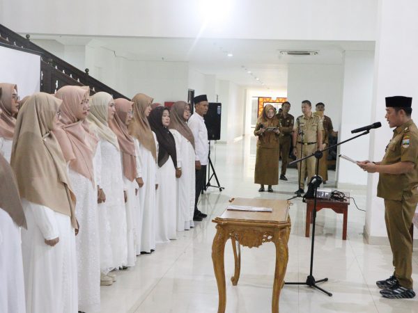 Bupati Dedi Irawan Lantik Pengurus BKMT Pesibar Periode 2025-2030 Bupati Dedi Irawan Lantik Pengurus BKMT Pesibar Periode 2025-2030