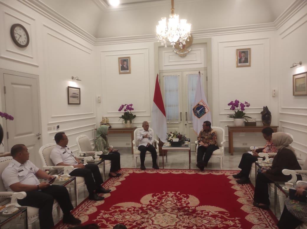 Kunjungi Gubernur Jakarta, Kakanwil Ditjen Pemasyarakatan DK Jakarta didampingi Kalapas Salemba Bahas Penyerahan Remisi Kemerdekaan dan percepatan Hibah Lahan untuk Pemasyarakatan Kunjungi Gubernur Jakarta, Kakanwil Ditjen Pemasyarakatan DK Jakarta didampingi Kalapas Salemba Bahas Penyerahan Remisi Kemerdekaan dan percepatan Hibah Lahan untuk Pemasyarakatan