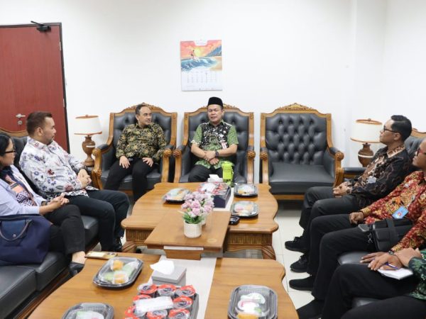 Pj Sekda Tedi Zadmiko Sambut Kunker Plt Kepala Kanwil Kemenkum Lampung Fokuskan Daftar IG Damar Mata Kucing Pj Sekda Tedi Zadmiko Sambut Kunker Plt Kepala Kanwil Kemenkum Lampung Fokuskan Daftar IG Damar Mata Kucing