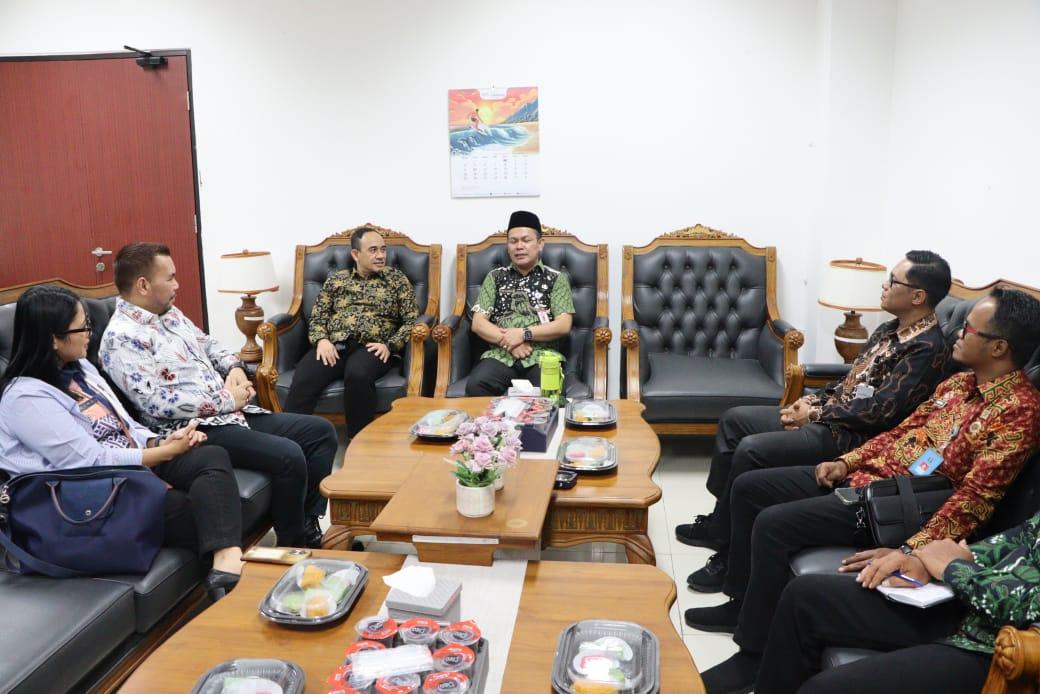 Pj Sekda Tedi Zadmiko Sambut Kunker Plt Kepala Kanwil Kemenkum Lampung Fokuskan Daftar IG Damar Mata Kucing