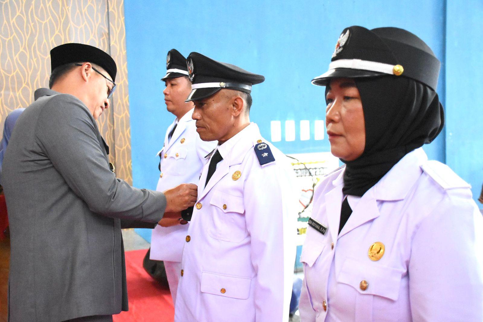 Lantik Tiga Penjabat Kepalo Tiyuh, Bupati Novriwan Tekankan Kepemimpinan yang Amanah Lantik Tiga Penjabat Kepalo Tiyuh, Bupati Novriwan Tekankan Kepemimpinan yang Amanah