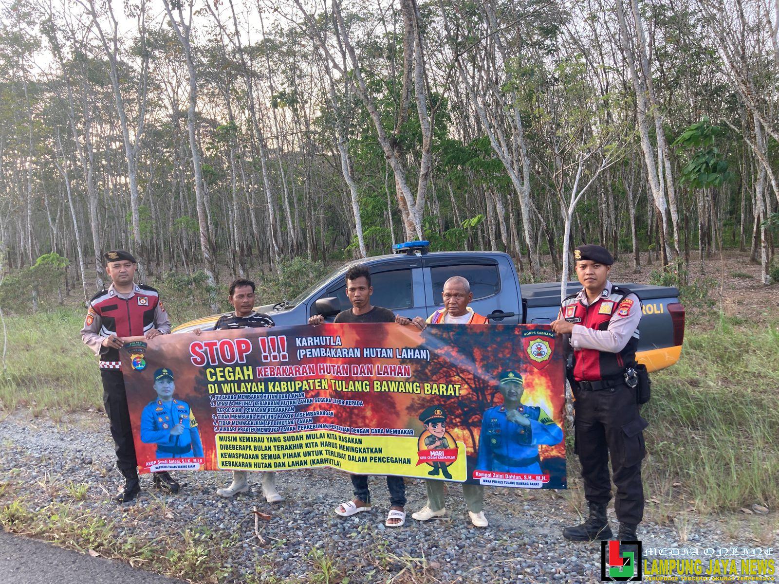 Sat Samapta Polres Tulang Bawang Barat Gelar Patroli dan Sosialisasi di Daerah Rawan Karhutla Sat Samapta Polres Tulang Bawang Barat Gelar Patroli dan Sosialisasi di Daerah Rawan Karhutla