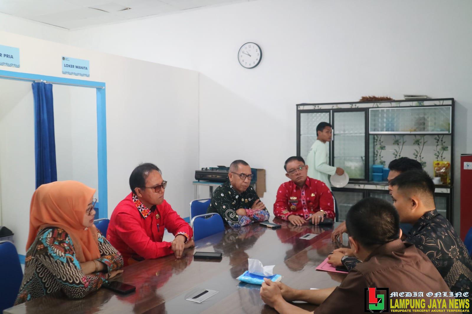 Sekda Nukman Tinjau Kesiapan Dapur Program Makan Bergizi Gratis di Balik Bukit Sekda Nukman Tinjau Kesiapan Dapur Program Makan Bergizi Gratis di Balik Bukit