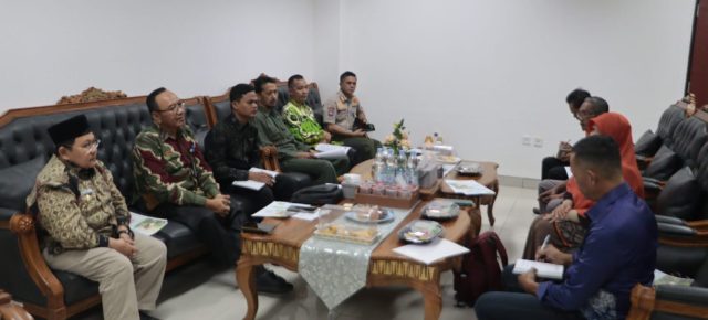 Wakil Bupati Irawan Topani Tetima Kunjungan Repong Damar dan WCS