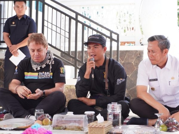 Wakil Bupati Tubaba Serahkan Bantuan Kursi Roda untuk Anak Disabilitas dari Global Village Foundation Australia Wakil Bupati Tubaba Serahkan Bantuan Kursi Roda untuk Anak Disabilitas dari Global Village Foundation Australia