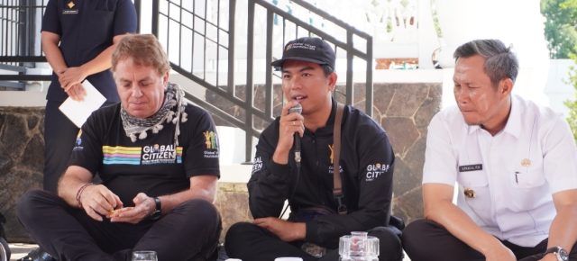 Wakil Bupati Tubaba Serahkan Bantuan Kursi Roda untuk Anak Disabilitas dari Global Village Foundation Australia