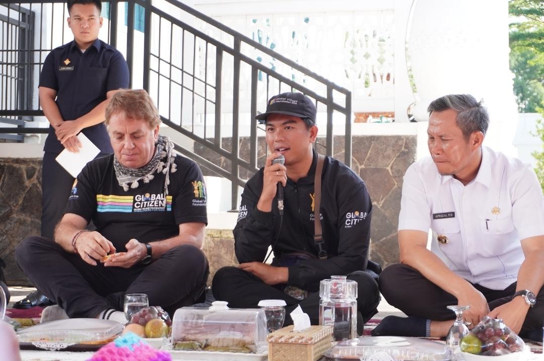 Wakil Bupati Tubaba Serahkan Bantuan Kursi Roda untuk Anak Disabilitas dari Global Village Foundation Australia Wakil Bupati Tubaba Serahkan Bantuan Kursi Roda untuk Anak Disabilitas dari Global Village Foundation Australia