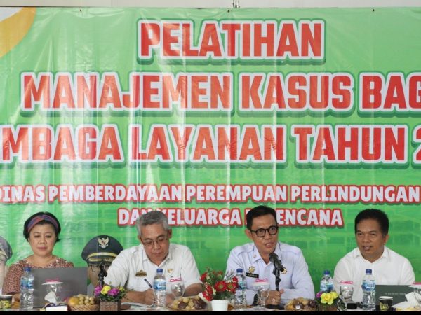 Gunawan Asisten III Sekdakab PesibarBuka Pelatihan Manajemen Kasus Bagi Lembaga Layananan