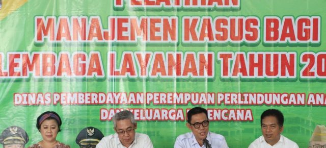 Gunawan Asisten III Sekdakab PesibarBuka Pelatihan Manajemen Kasus Bagi Lembaga Layananan