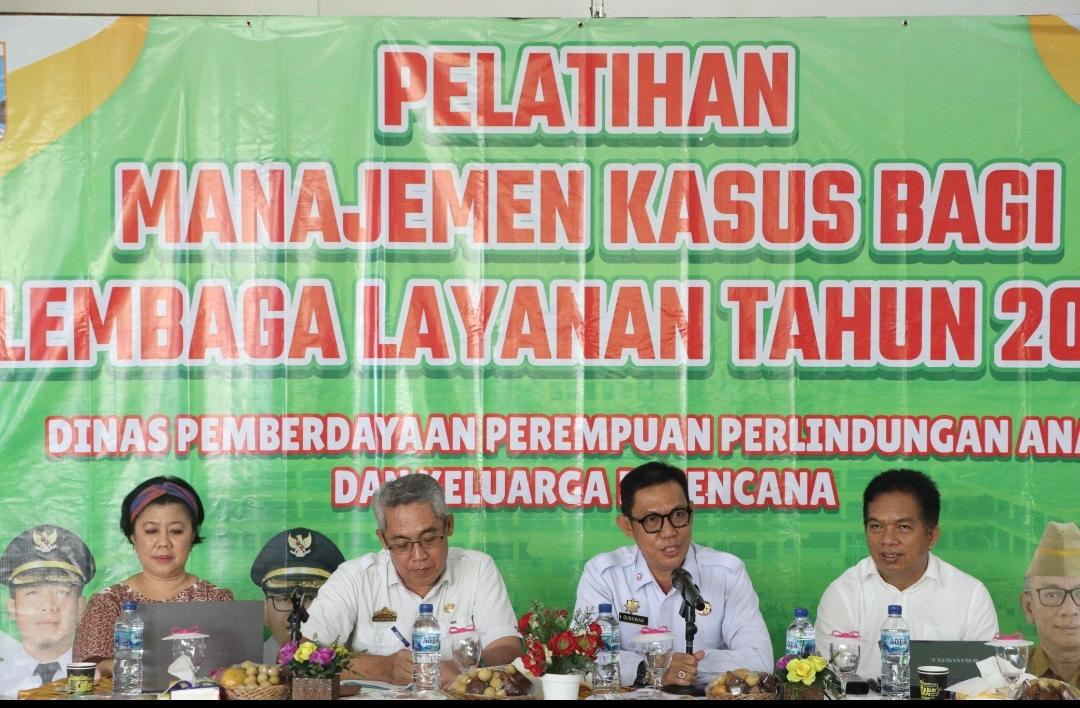 Gunawan Asisten III Sekdakab PesibarBuka Pelatihan Manajemen Kasus Bagi Lembaga Layananan