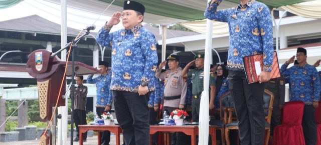 Wakil Bupati Pimpin Upacara Paripurna Bulanan Pemerintah Kabupaten Pesibar