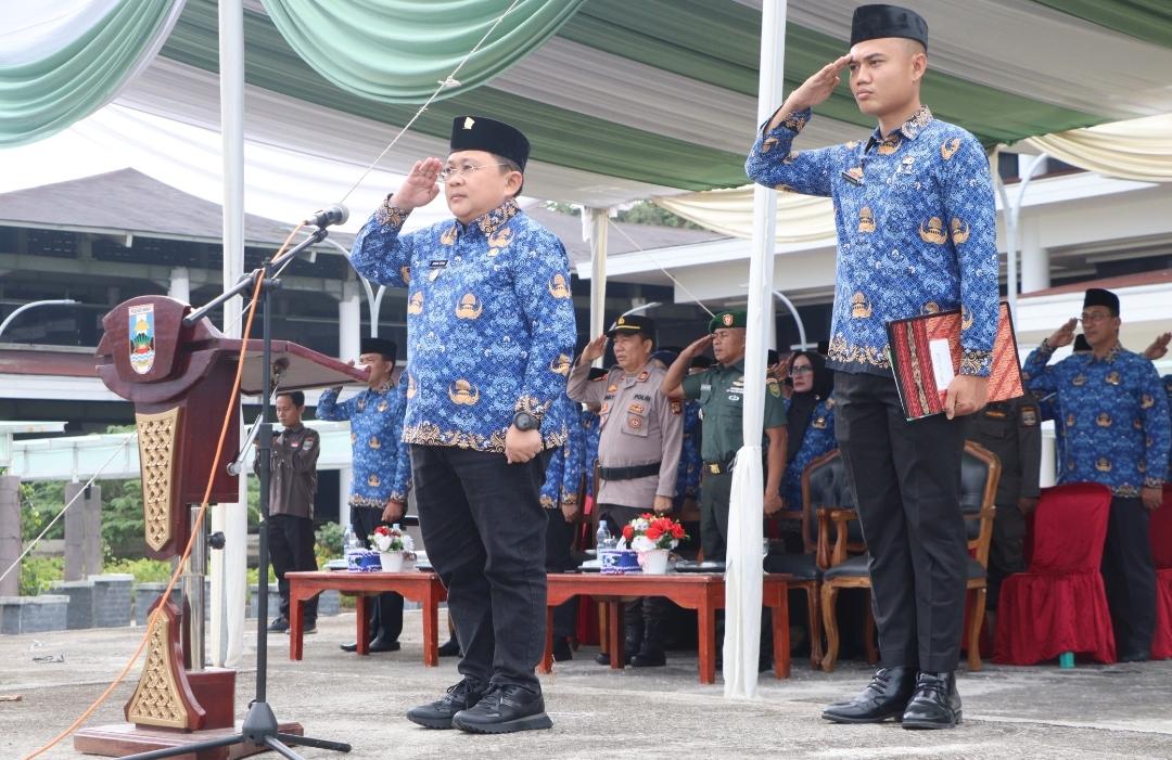 Wakil Bupati Pimpin Upacara Paripurna Bulanan Pemerintah Kabupaten Pesibar Wakil Bupati Pimpin Upacara Paripurna Bulanan Pemerintah Kabupaten Pesibar