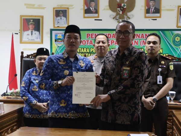 Pemkab Pesibar Tandatangani MoU Bersama PN Liwa Terkait Penyedian Ruang Sidang Di Tempat Pemkab Pesibar Tandatangani MoU Bersama PN Liwa Terkait Penyedian Ruang Sidang Di Tempat