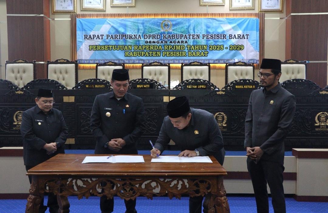 Bupati - Wakil Bupati Pesibar Hadiri Rapat Paripurna Persetujuan Ranperda Pertanggungjawaban Pelaksanaan APBD Tahun 2024 Bupati - Wakil Bupati Pesibar Hadiri Rapat Paripurna Persetujuan Ranperda Pertanggungjawaban Pelaksanaan APBD Tahun 2024