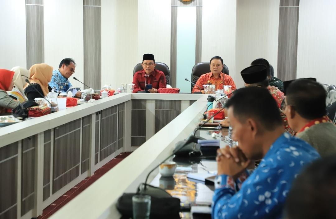 Parosil Mabsus Beri Arahan Tegas: "Gerak Cepat, Sinergi Kuat, Demi Lampung Barat yang Lebih Baik!" Parosil Mabsus Beri Arahan Tegas: "Gerak Cepat, Sinergi Kuat, Demi Lampung Barat yang Lebih Baik!"