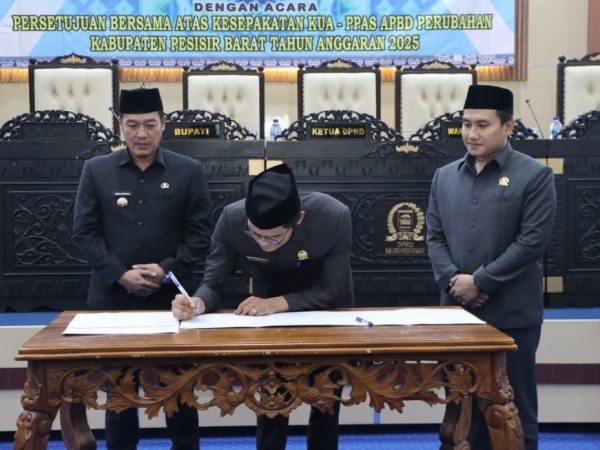 Bupati Dedi Iriawan Hadiri Paripurna Persetujuan Kesepakatan KUA-PPAS APBD Perubahan Tahun 2025 Bupati Dedi Iriawan Hadiri Paripurna Persetujuan Kesepakatan KUA-PPAS APBD Perubahan Tahun 2025