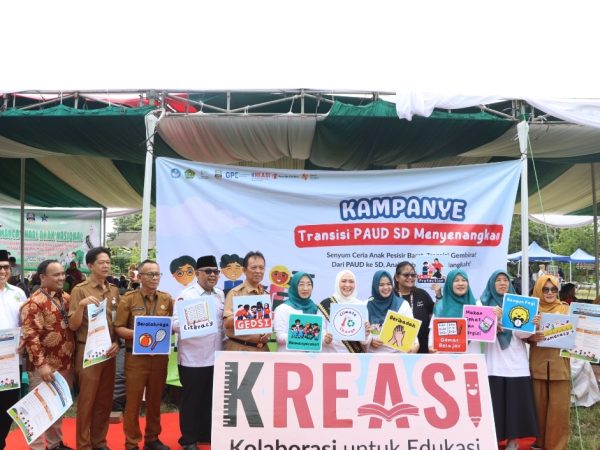 Asisten I Audi Marpi Resmi Buka Kampanye Transisi PAUD ke SD Menyenangkan Di Pesisir Barat Asisten I Audi Marpi Resmi Buka Kampanye Transisi PAUD ke SD Menyenangkan Di Pesisir Barat