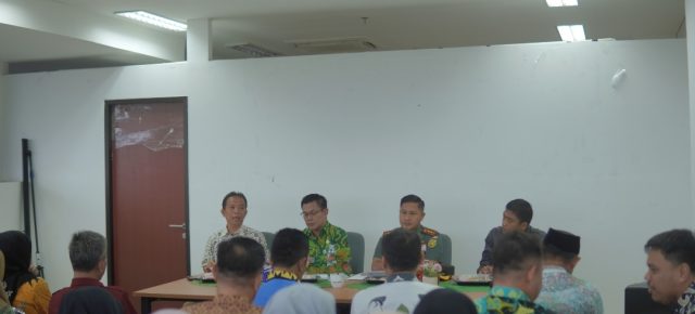 Pimpin Rapat Persiapan Peringatan HUT RO Ke-80, Ini Penyampaian Pj Sekda Tedi Zadmiko Pimpin Rapat Persiapan Peringatan HUT RO Ke-80, Ini Penyampaian Pj Sekda Tedi Zadmiko