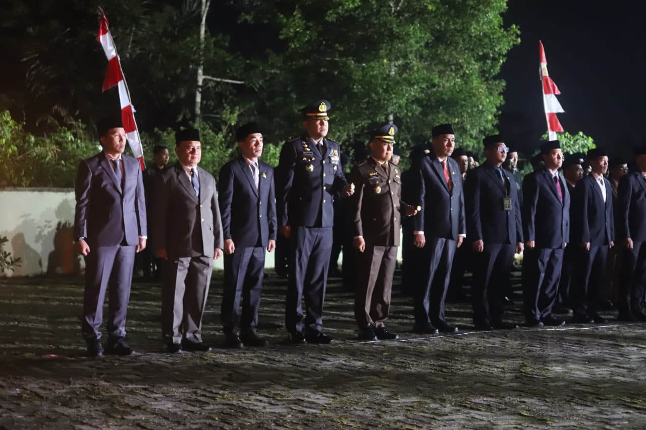 Peringati HUT RI ke-80, Pemkab Lampung Barat Gelar Apel Kehormatan dan Renungan Suci di Taman Makam Pahlawan Liwa Peringati HUT RI ke-80, Pemkab Lampung Barat Gelar Apel Kehormatan dan Renungan Suci di Taman Makam Pahlawan Liwa