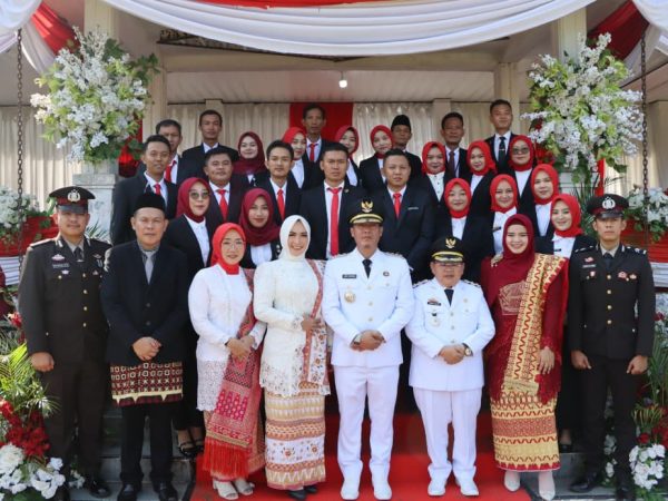 Bertindak Sebagai Inspektur, Bupati Dedi Irawan Pimpin Upacara Peringatan HUT Republik Indonesia Ke-80 Bertindak Sebagai Inspektur, Bupati Dedi Irawan Pimpin Upacara Peringatan HUT Republik Indonesia Ke-80