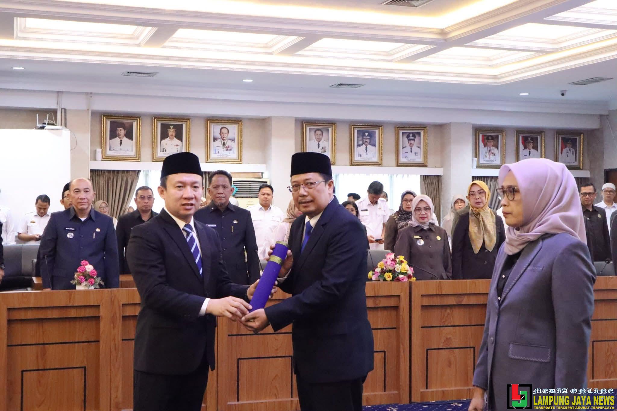 Gubernur Lantik Dua Pejabat Pimpinan Tinggi Pratama dilingkungan Pemprov Lampung Gubernur Lantik Dua Pejabat Pimpinan Tinggi Pratama dilingkungan Pemprov Lampung