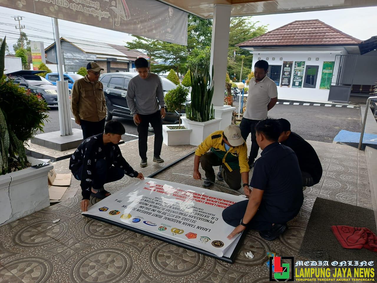 Negara Turun Tangan! Satgas PKH Kejagung RI Sita Hampir 50 Ribu Hektare Lahan Ilegal di TNBBS Lampung Barat Negara Turun Tangan! Satgas PKH Kejagung RI Sita Hampir 50 Ribu Hektare Lahan Ilegal di TNBBS Lampung Barat
