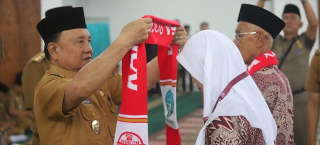 Mad Hasnurin Lepas 53 Jamaah Umroh Asal Lambar, Arrumaisya Jamaah Termuda