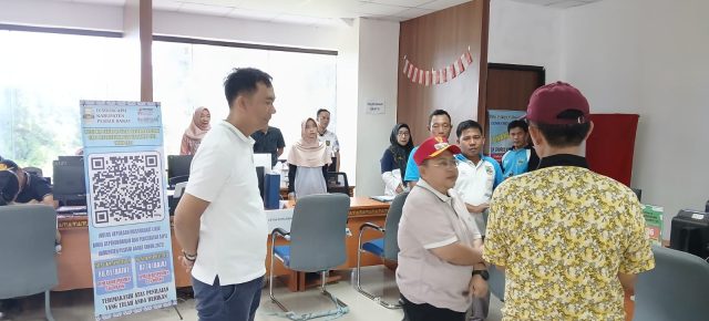 Gelar Sidak Di MPP, Wakil Bupati Irawan Topani Tekankan Dasar Hukum Dalam Pelayanan Publik