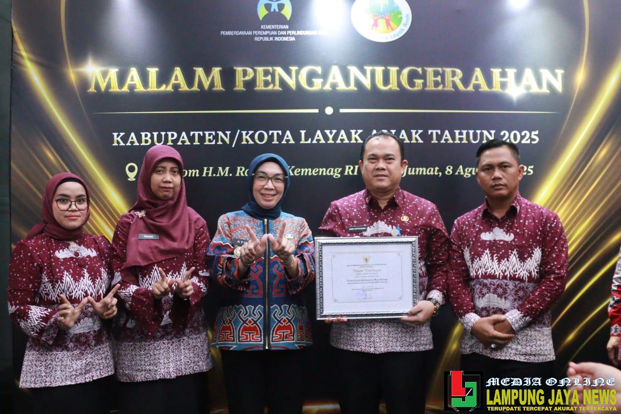 Bersama Kepala DP3APPKB, Bupati Ayu Asalasiyah Terima Penghargaan Anugerah KLA Tahun2025 Bersama Kepala DP3APPKB, Bupati Ayu Asalasiyah Terima Penghargaan Anugerah KLA Tahun2025